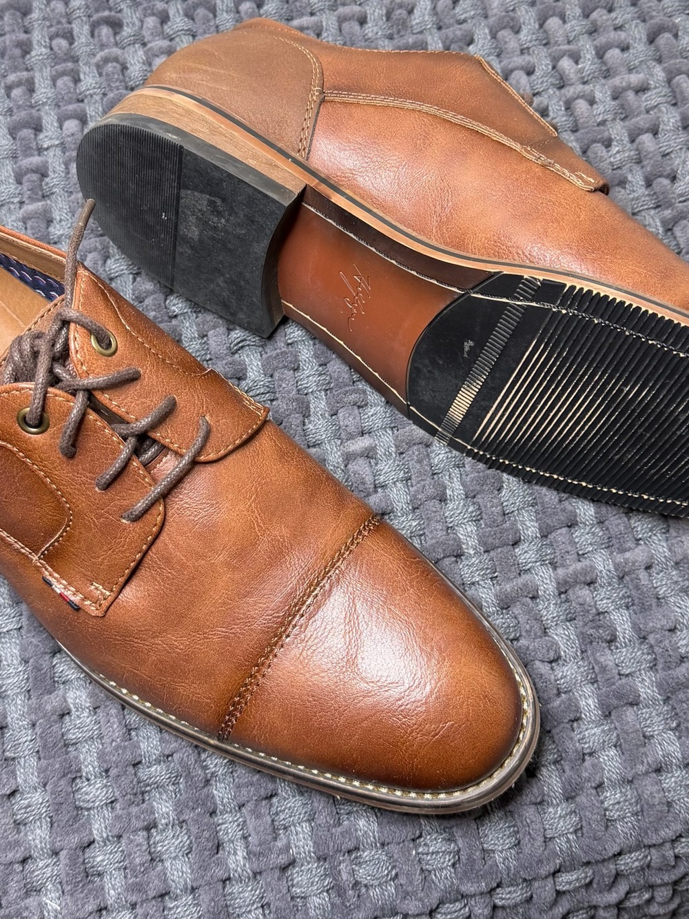 Tommy Hilfiger Men's Tan Leather Derby Dress Shoes - Picture 2 of 3